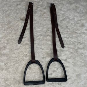 Black compositi stirrups with leathers